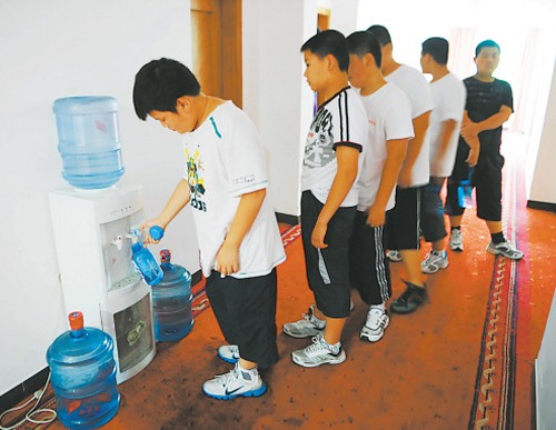 光明日报：加快推动中小学直饮水标准出台